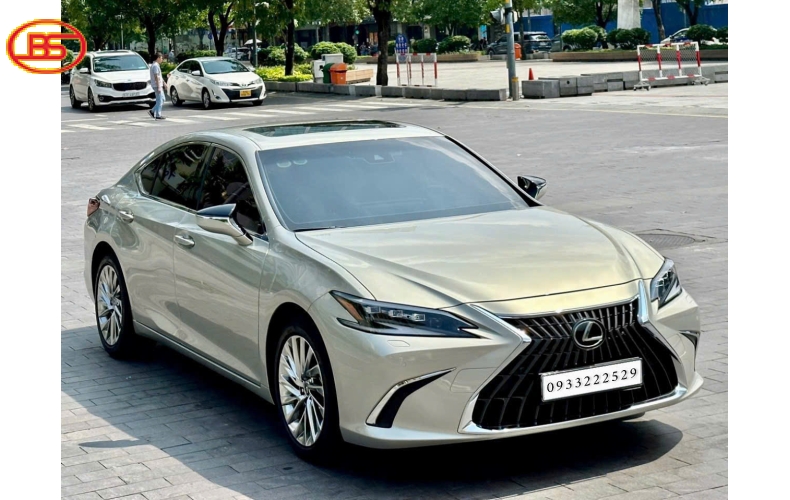 Lexus ES250 2022 vàng cát siêu lướt 12.000km