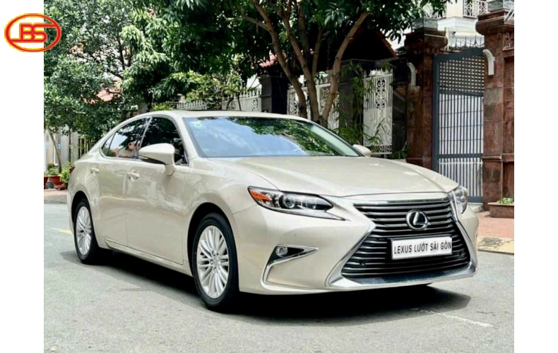 ES 250 sản xuất 2017 odo 33 ngàn xe còn nguyên zin